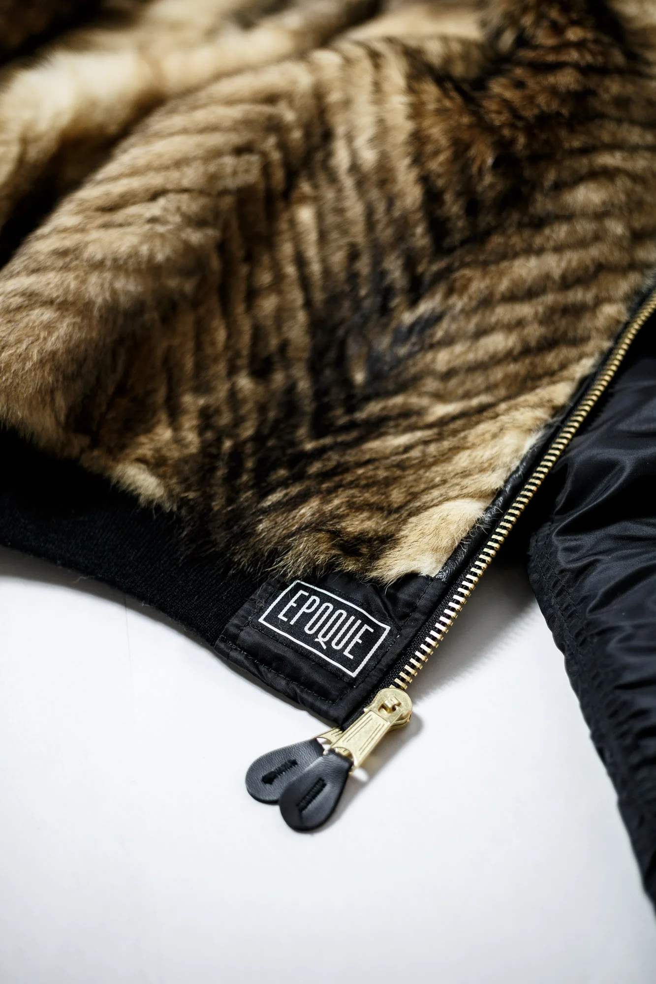 CANADIAN FOX - Vintage Fur Bomber Jacket (medium) — EPOQUE
